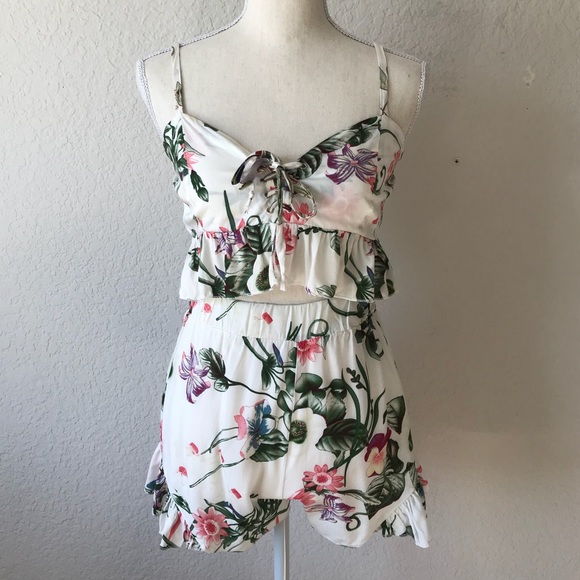 boutique Pants - WHITE FLORAL CROPPED BUSTIER TOP SHORTS CO ORD SET